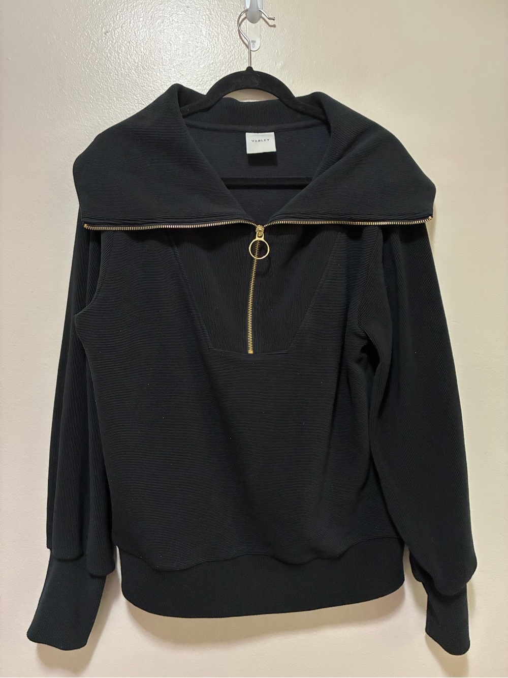 Varley Black Pullover Vine half zip sweatshirt size medium